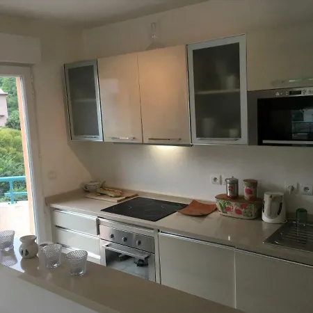 Fleur De Mai روكوبرُن كاب مارتي