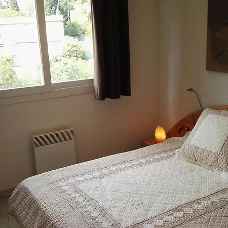 Fleur De Mai 罗克布吕讷-卡普马丹